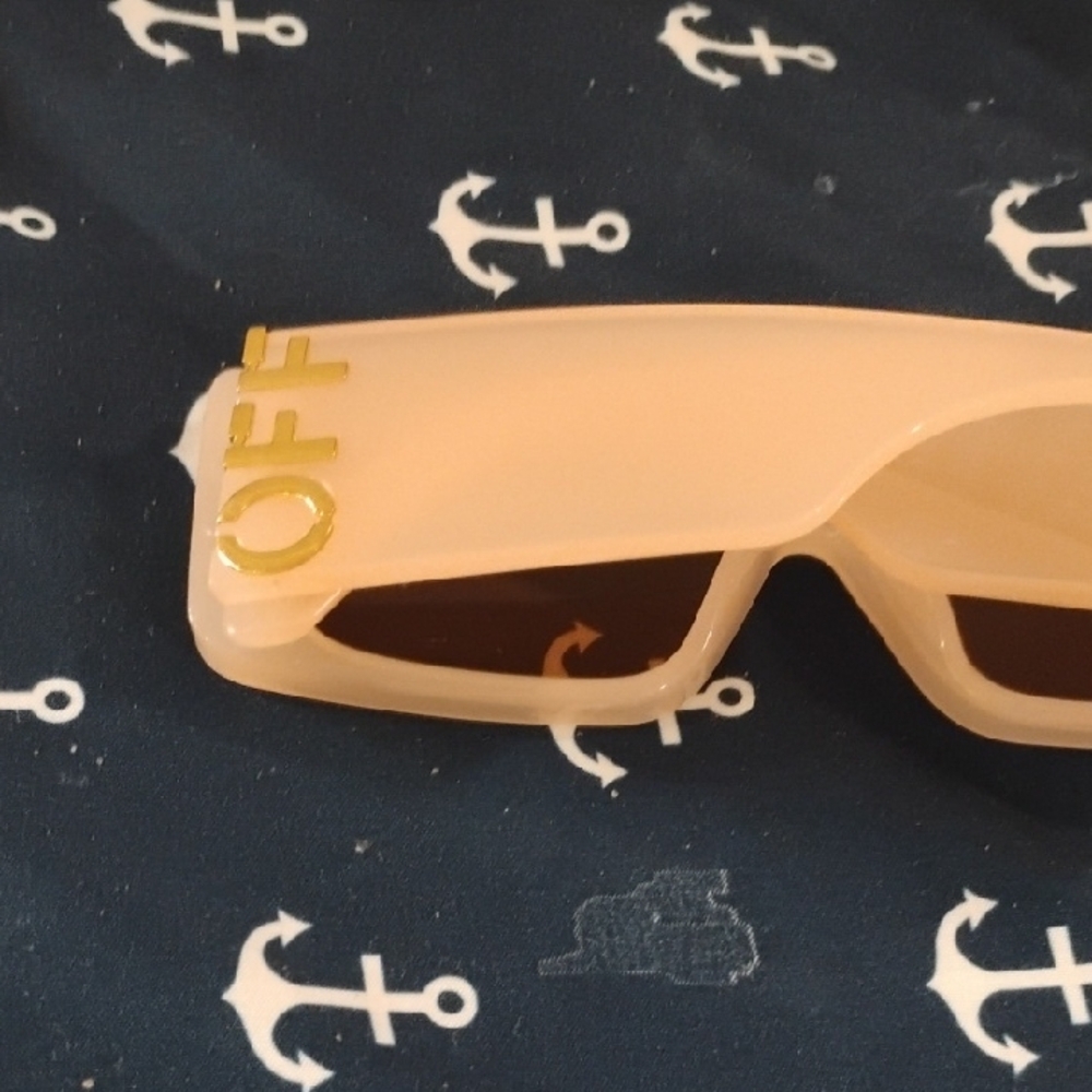 Off White Limited Edition Stunnas!!!